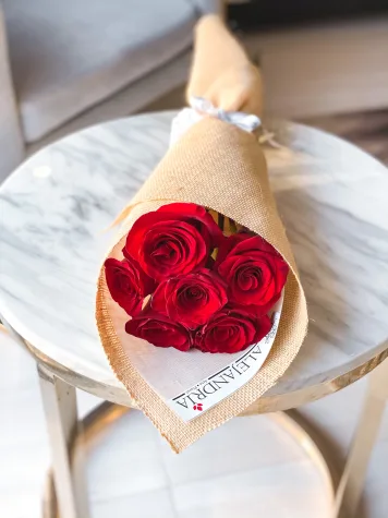 Ramo formato "Bouquet" 6 Red Roses