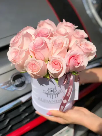 FlowerBox "Lovely" Pink Roses