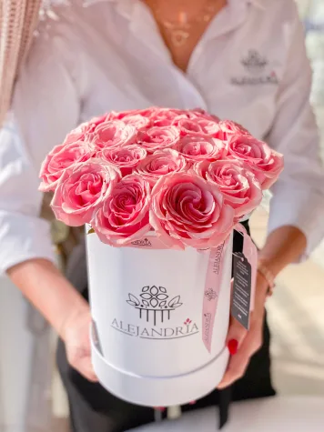 Finest FlowerBox Pink Roses