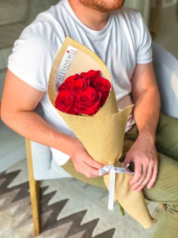 Ramo formato "Bouquet" 6 Red Roses