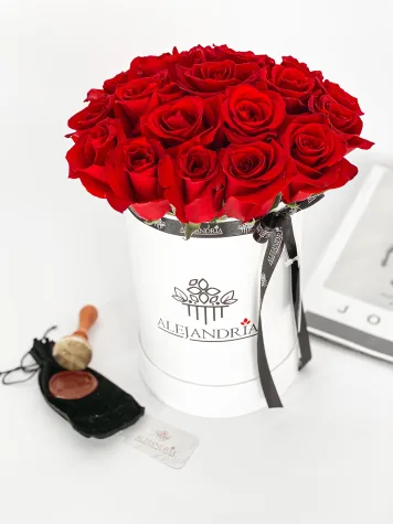Finest FlowerBox Red Roses