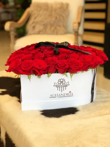 HeartBox "Pandora" Red Roses