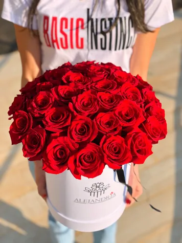 FlowerBox "Signature" Red Roses
